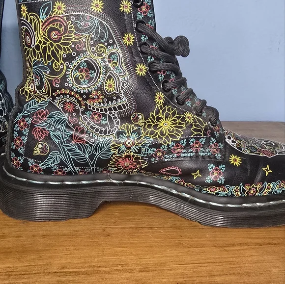 Day Of The Dead 1460 Dr.Martens Skull Pattern Boots - Picture 3 of 13